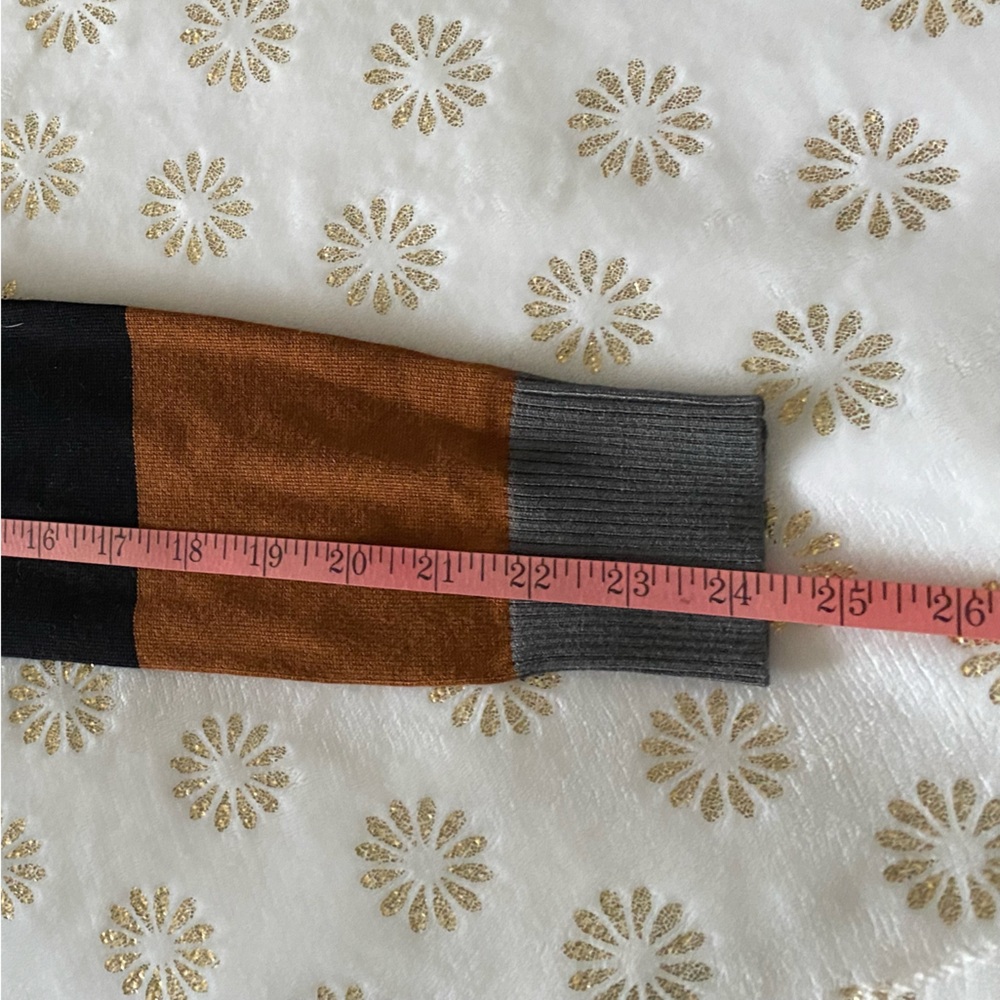 Color Block Sweater - Picture 6 of 7